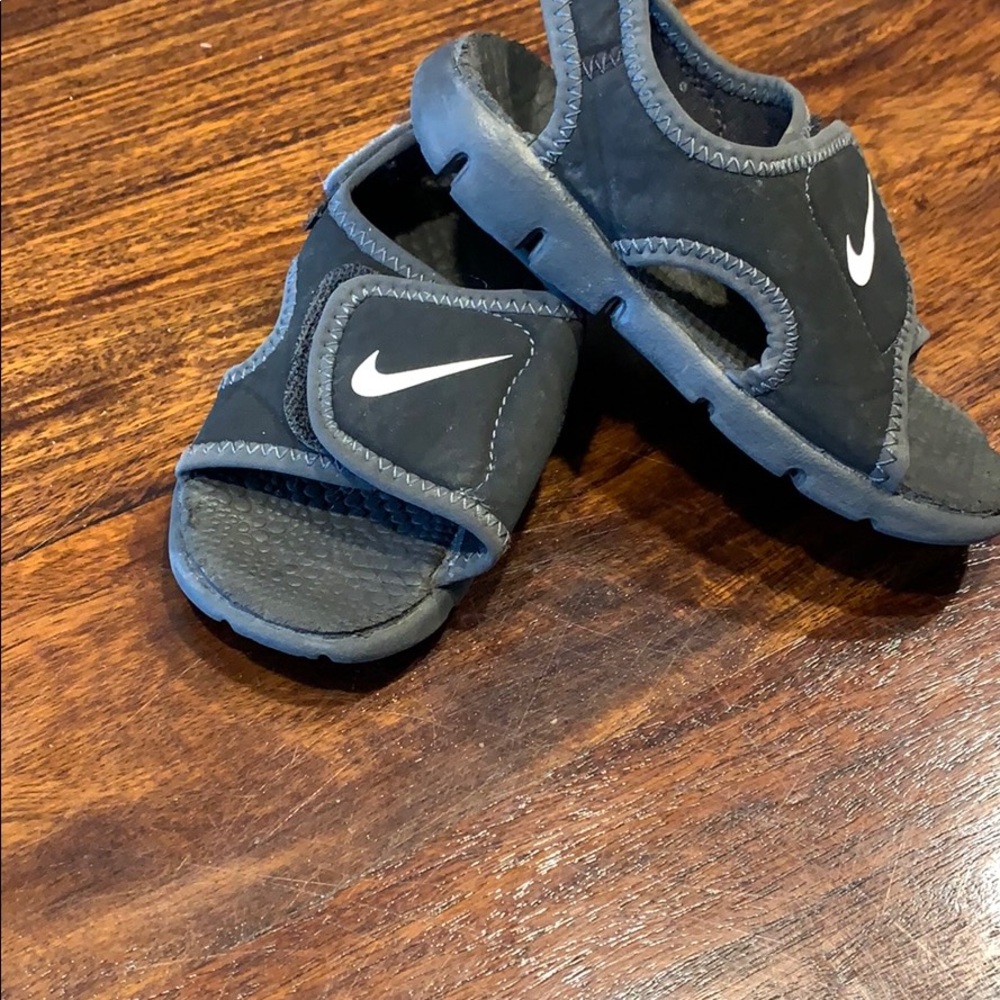 Nike toddler sandals.